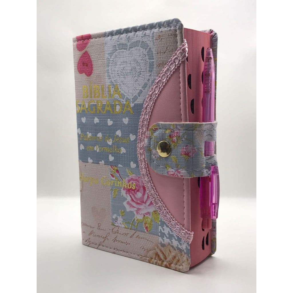 Bíblia Sagrada Tamanho médio 12,5x19 cm Com Harpa palavras de Jesus em vermelho Botão Capa Coração