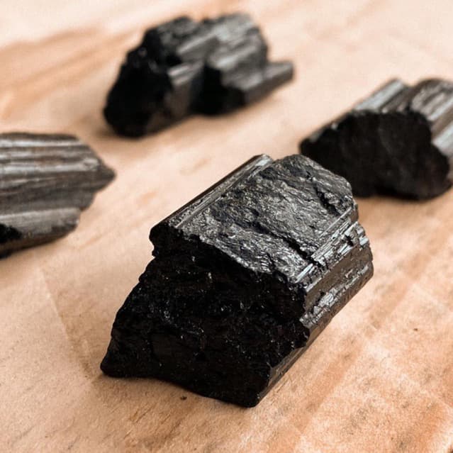 TURMALINA NEGRA BRUTA - PEDRA DA SUPER PROTEÇÃO - Cristal Pedra Bruta Natural