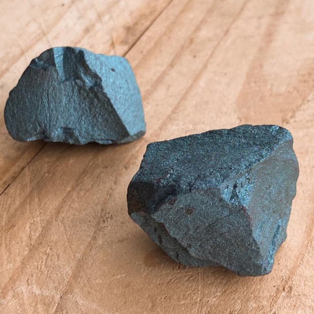 HEMATITA BRUTA - PEDRA DO ATERRAMENTO E PROTEÇÃO - Cristal Pedra Bruta Natural