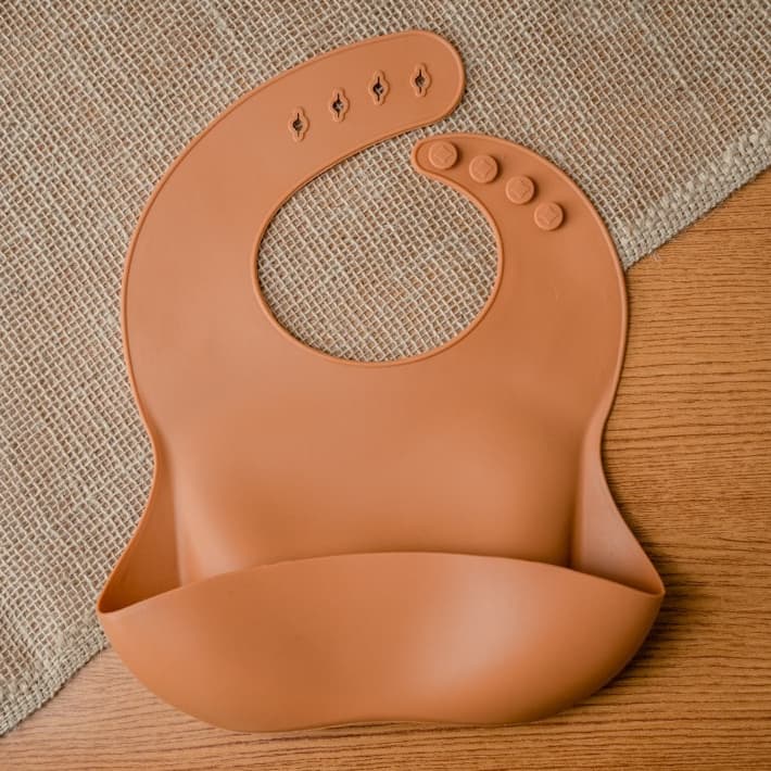 Babador Silicone Infantil Pega Migalhas com Bandana Impermeável Para Bebê | Bloo Baby