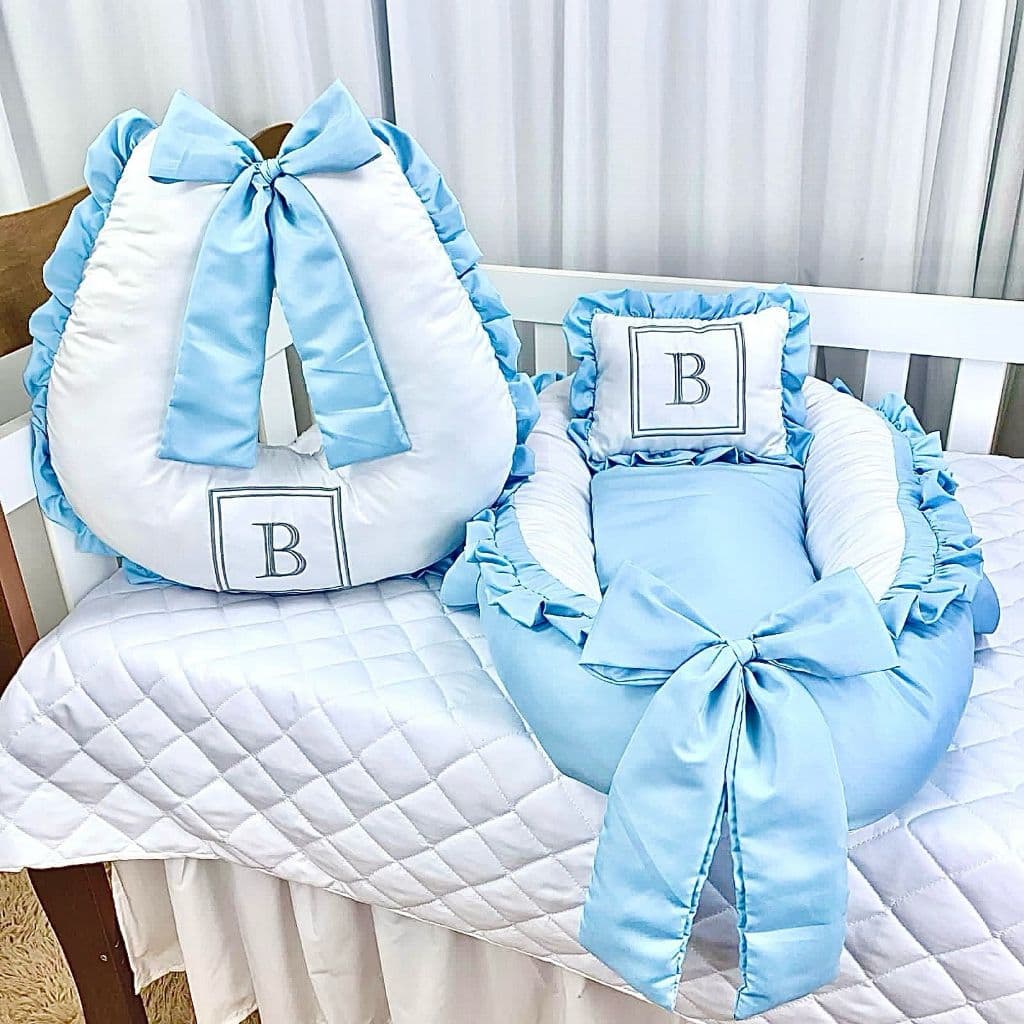 Ninho Redutor de Berço + Almofada De Amamentação - Personalizados Com a Inicial do Seu Bebê