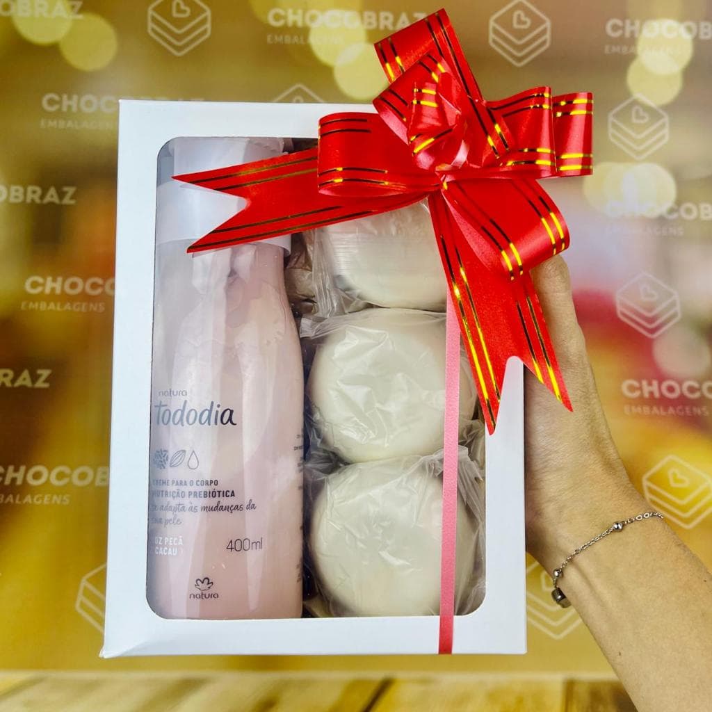 10~50 CAIXA COM VISOR S27 15X20X6CM BRANCA  ASSK CHOCOBRAZ