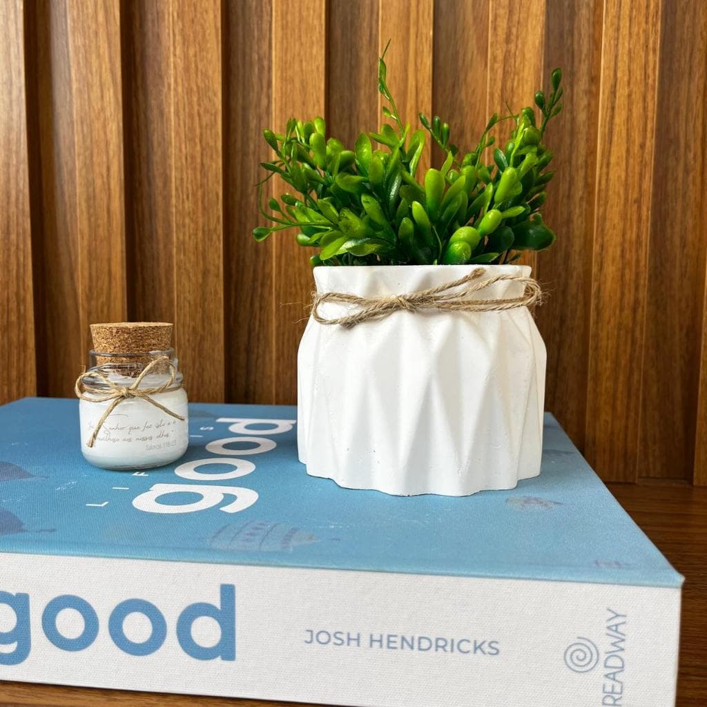 Vaso decorado com Folhagem Artificial Cinturinha