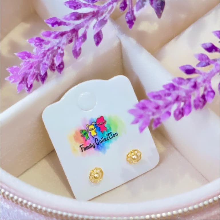 Brinco Infantil Flor Vazada Folheado a Ouro 18K - Hipoalergênico com Tarraxa Baby de Segurança