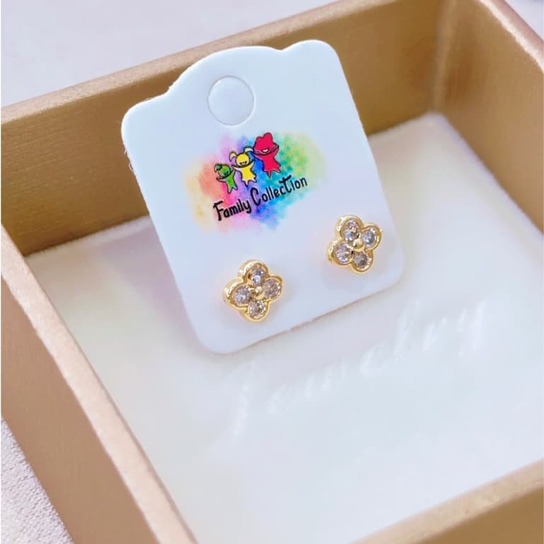 Brinco Infantil Flor Inspiração Folheado a Ouro 18K - Hipoalergênico com Tarraxa Baby de Segurança