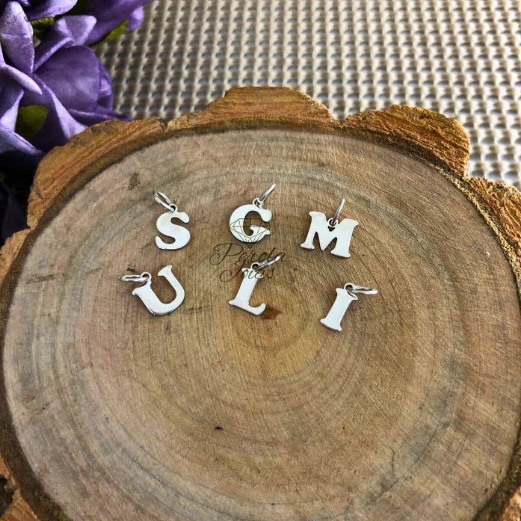 Pingente letra em Prata 925 Mine