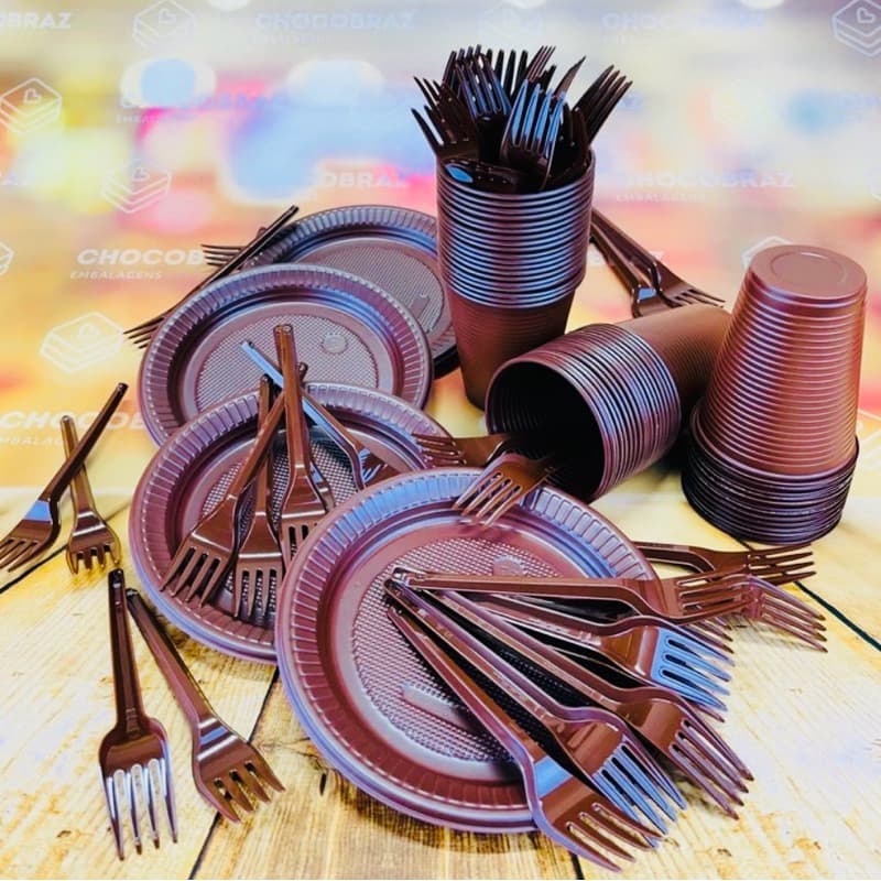 Kit Festa 50 PESSOAS DESCARTAVEIS MARROM GARFO + PRATO + COPO