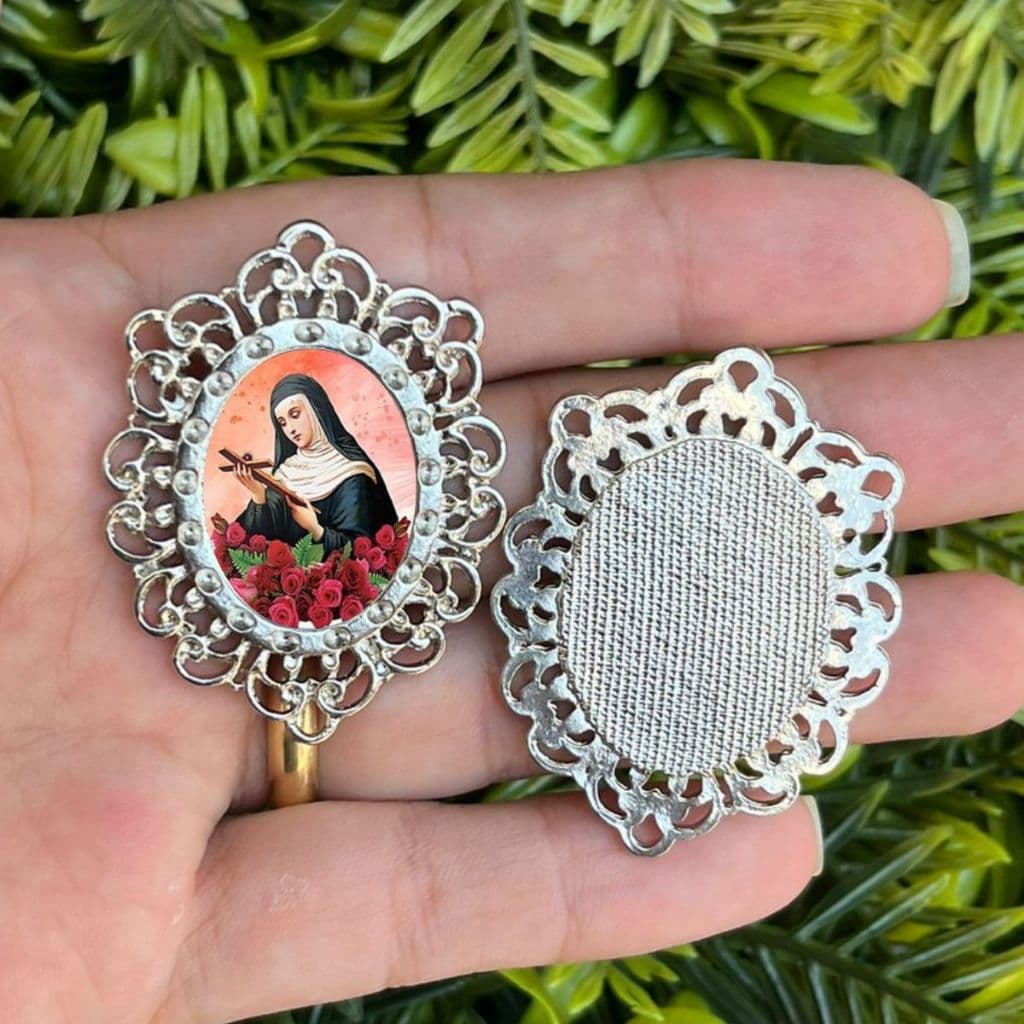 Relicário Grande para Terço Resinado Níquel - Diversos Santos disponíveis