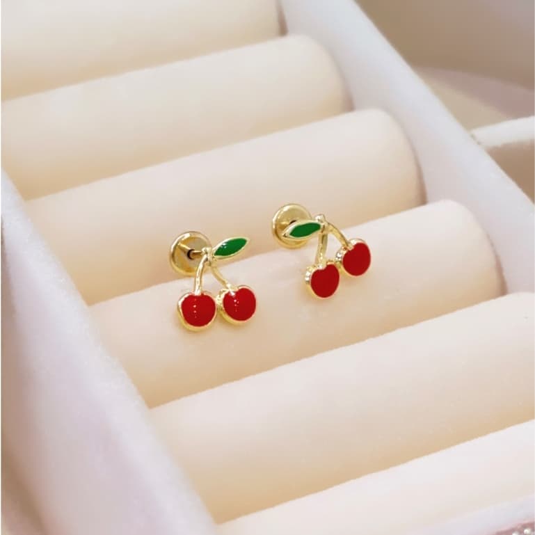 Brinco Infantil Cereja Folheado a Ouro 18K ou Folheado a Prata - Hipoalergênico com Tarraxa Baby de Segurança