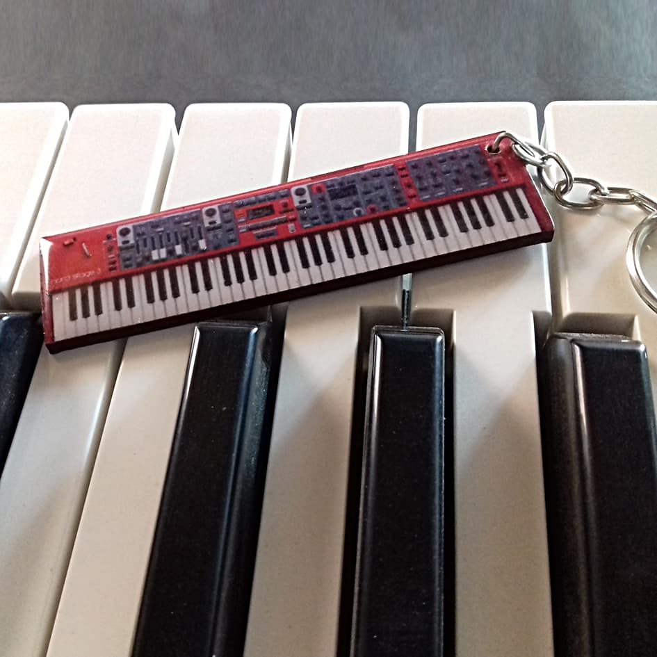 Chaveiros teclado nord stage motif xf8 com seu nome gravado a laser, instrumentos musicais