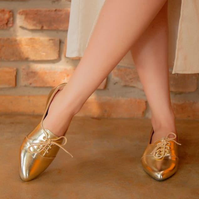 Sapatilha feminina Oxford com Cadarço Bico fino Confortável Sapato Feminino Metalizado