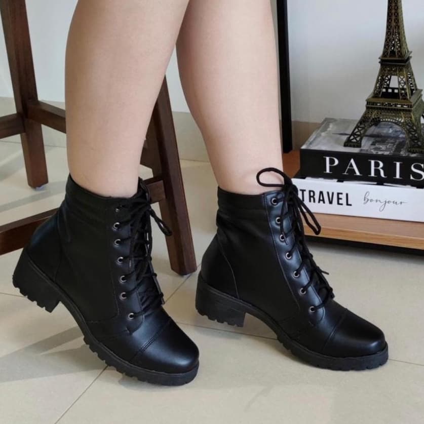 Bota Feminina Cano Curto Coturno Blogueira Feminino Salto Baixo na Promoção