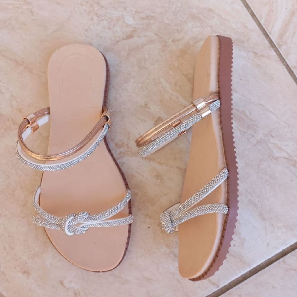 Sandália Plana Confortável Rasteirinha Feminina com Strass