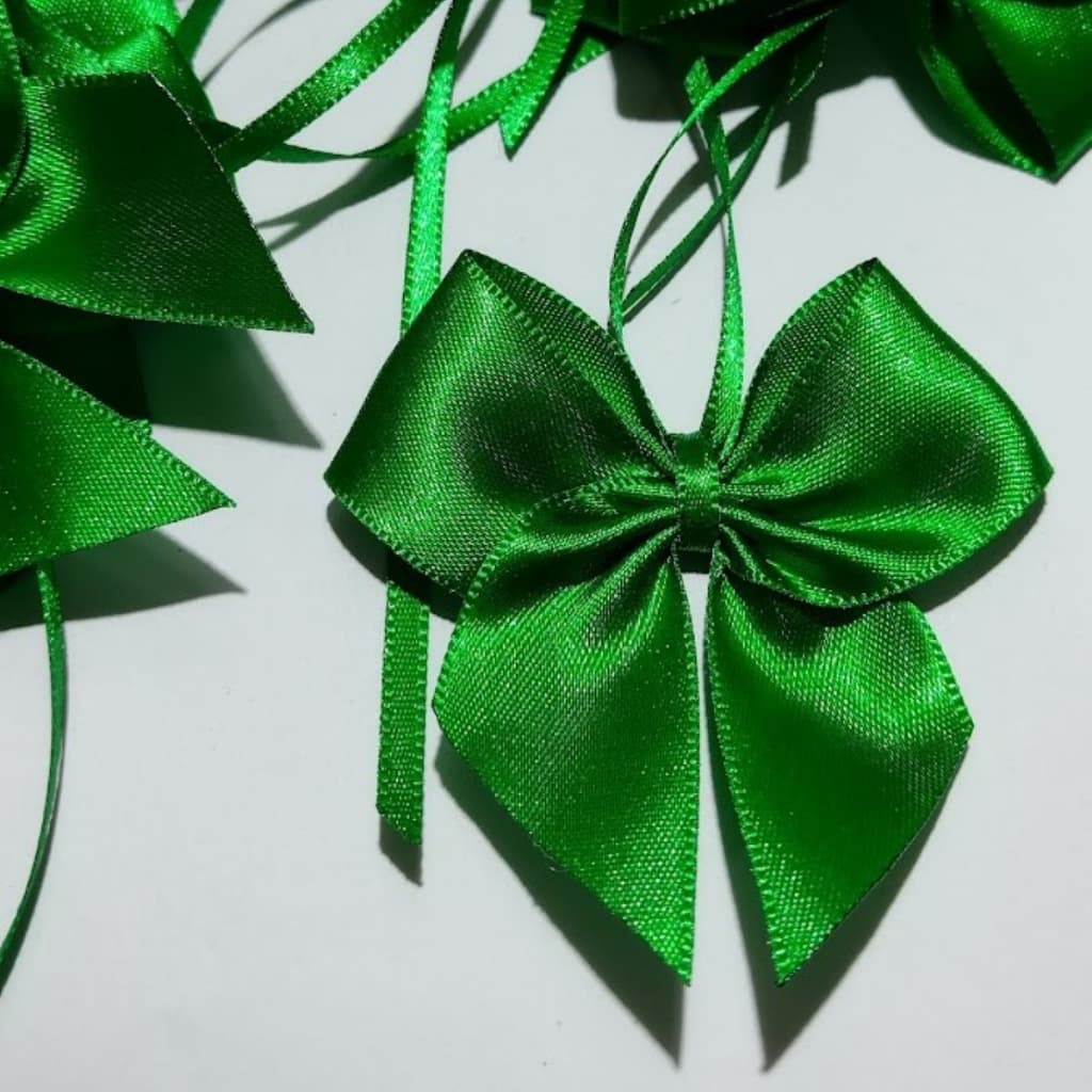 Laço Lacinho de Cetim Nº5 Plus 6x6cm com Fita para amarração - 50 unidades - Decorações de doces, mesas, bolas e esferas