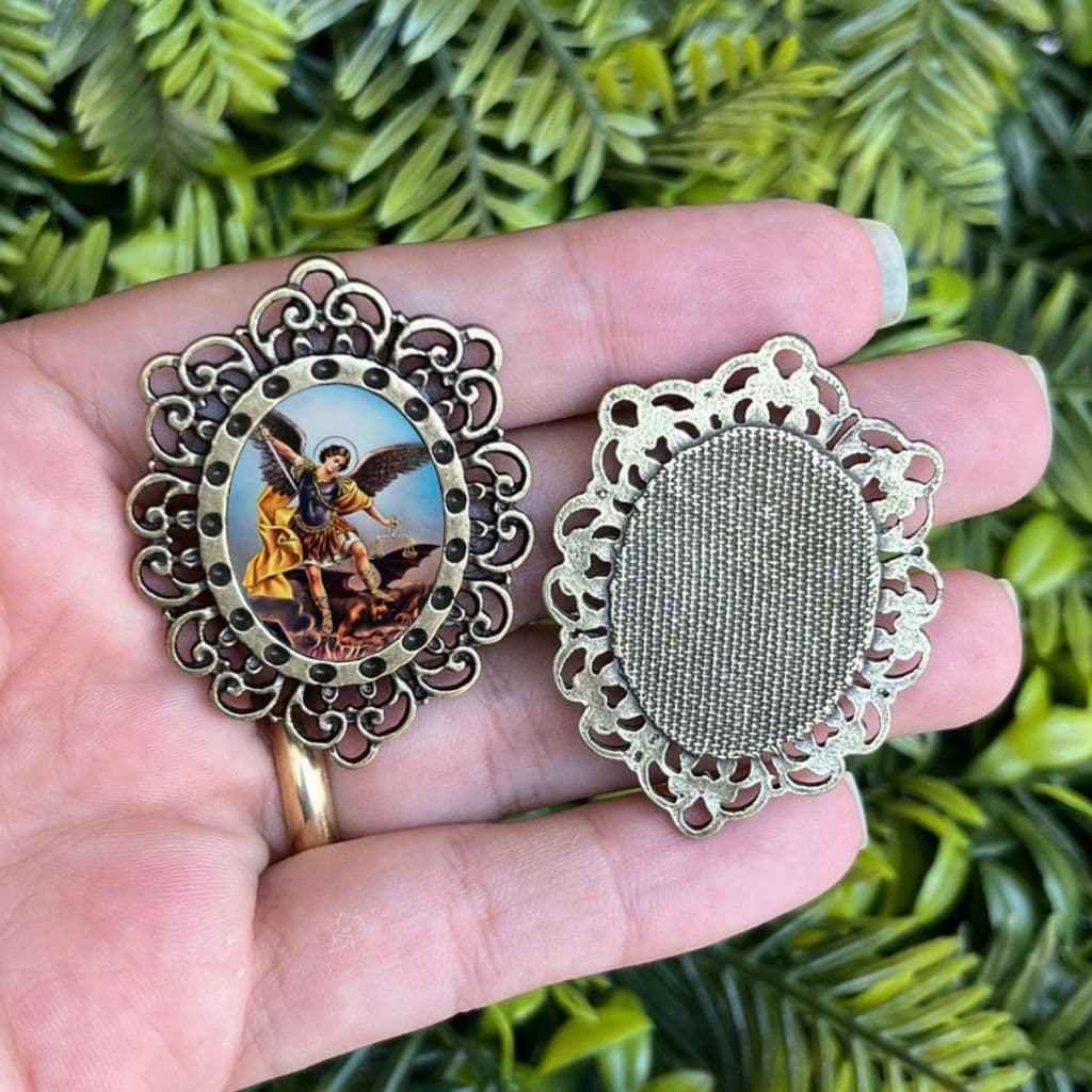 Relicário Grande para Terço Resinado Ouro Velho - Diversos Santos disponíveis