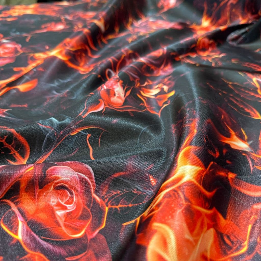 Tecido Cetim Fogo com Rosas Vermelhas 1,45m Pomba Gira