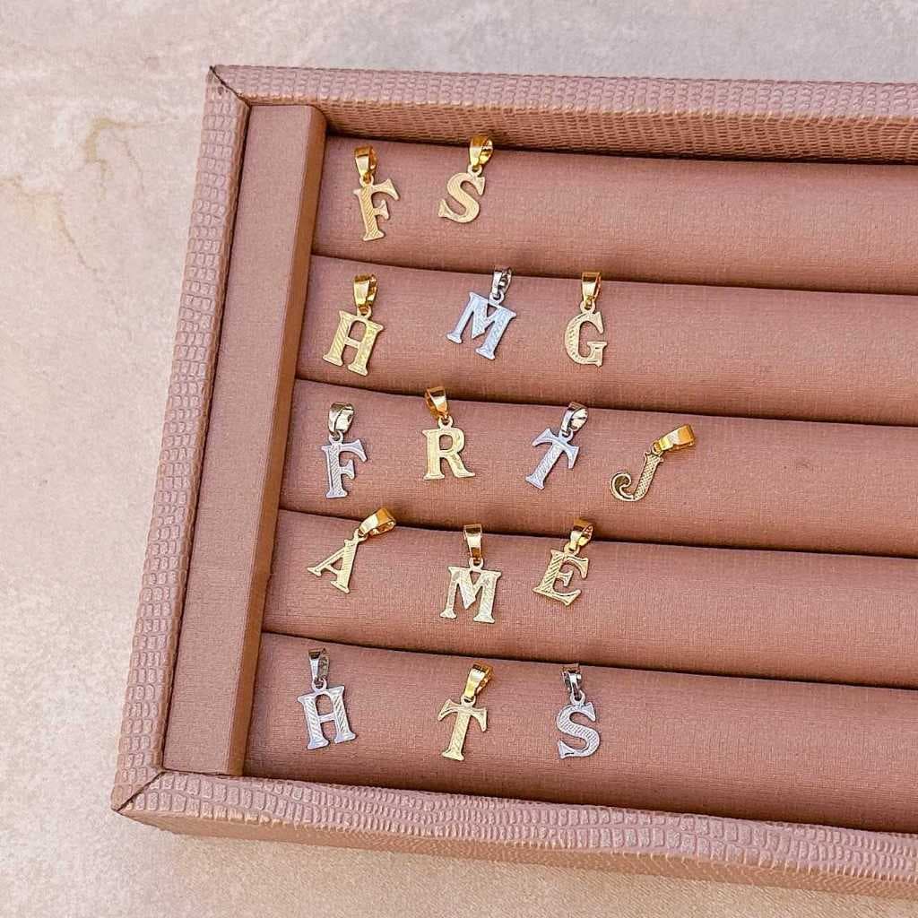 [ SEMI JOIA ] Pingente Letra Inicial Minimalista Delicada Banhado em Ouro 18k Alto Padrão Acessórios Femininos