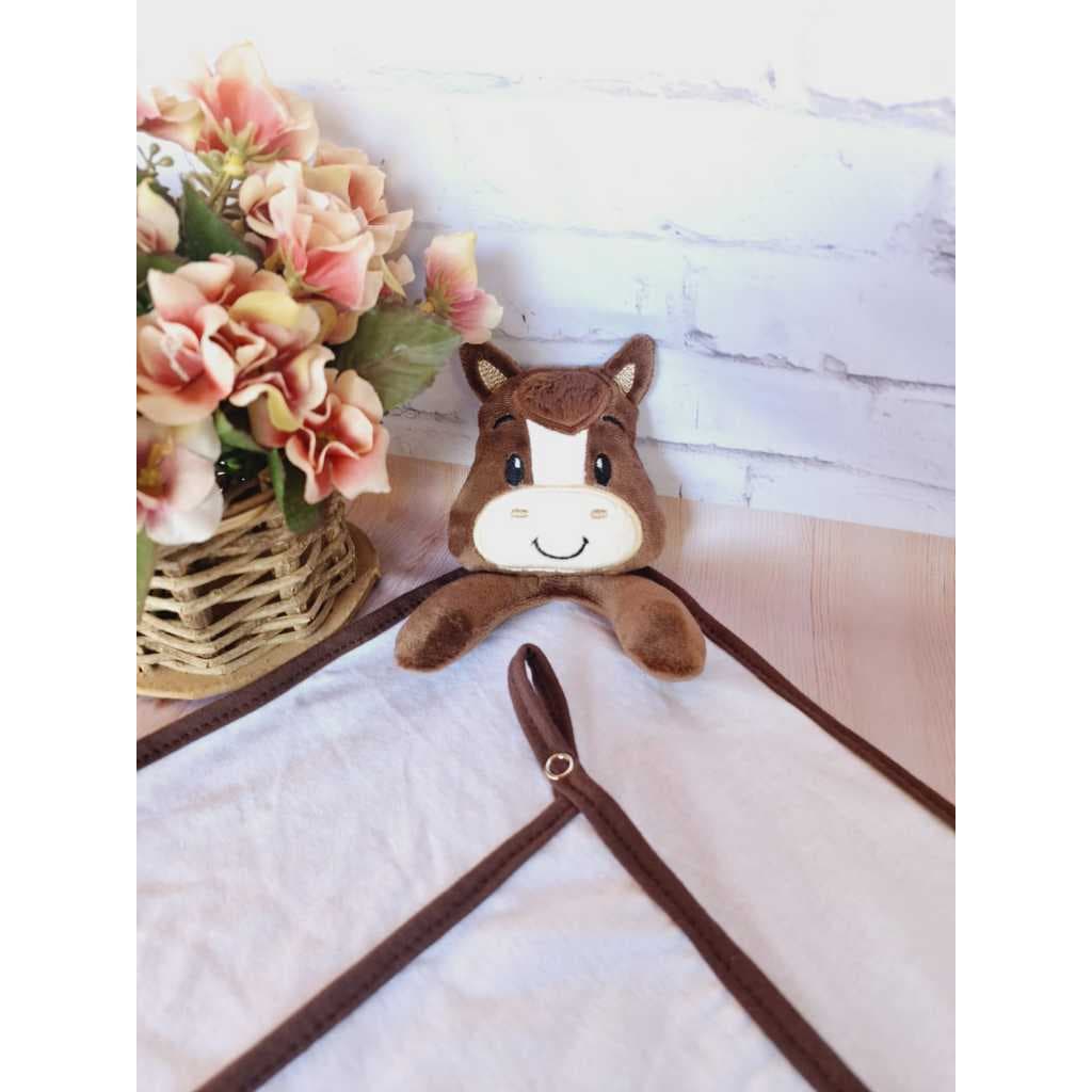 Naninha Cavalinho com prendedor de chupetas