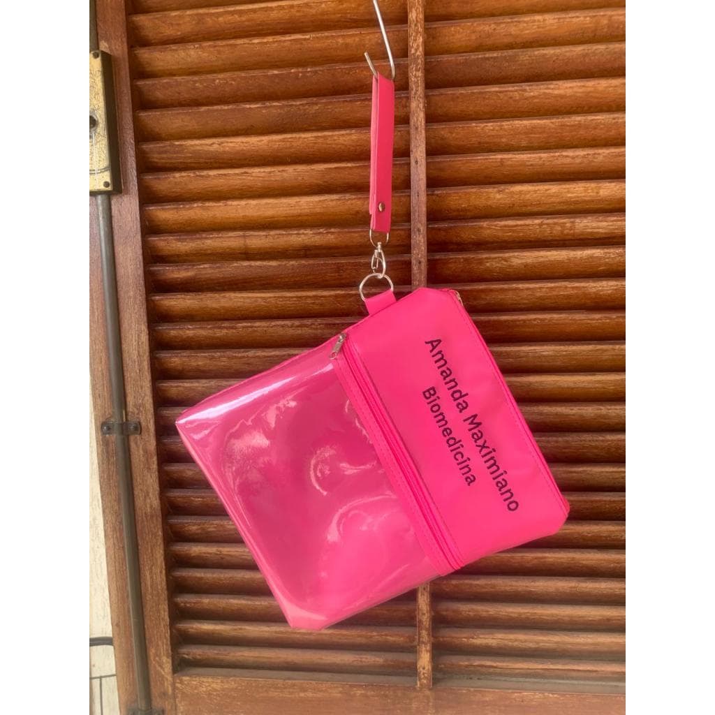 Porta Jaleco couro sintético Personalizado Bordado nome e profissão 27x30 cm