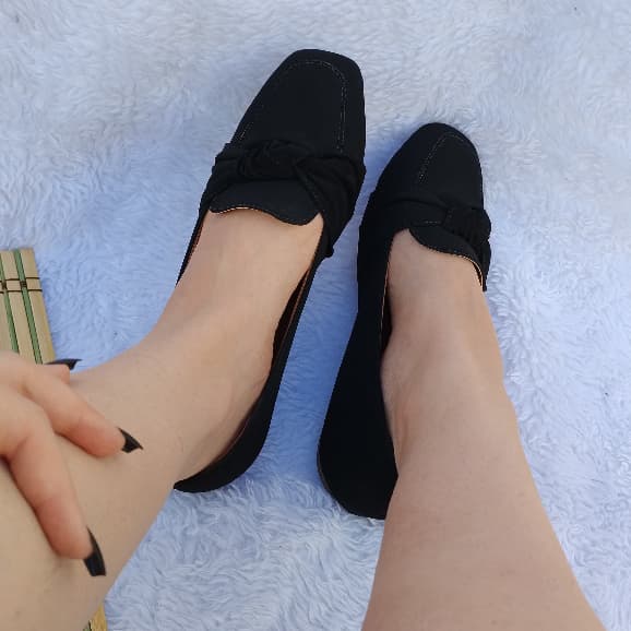 Mocassim bico quadrado nobuck preto com laço de nó CONFORT