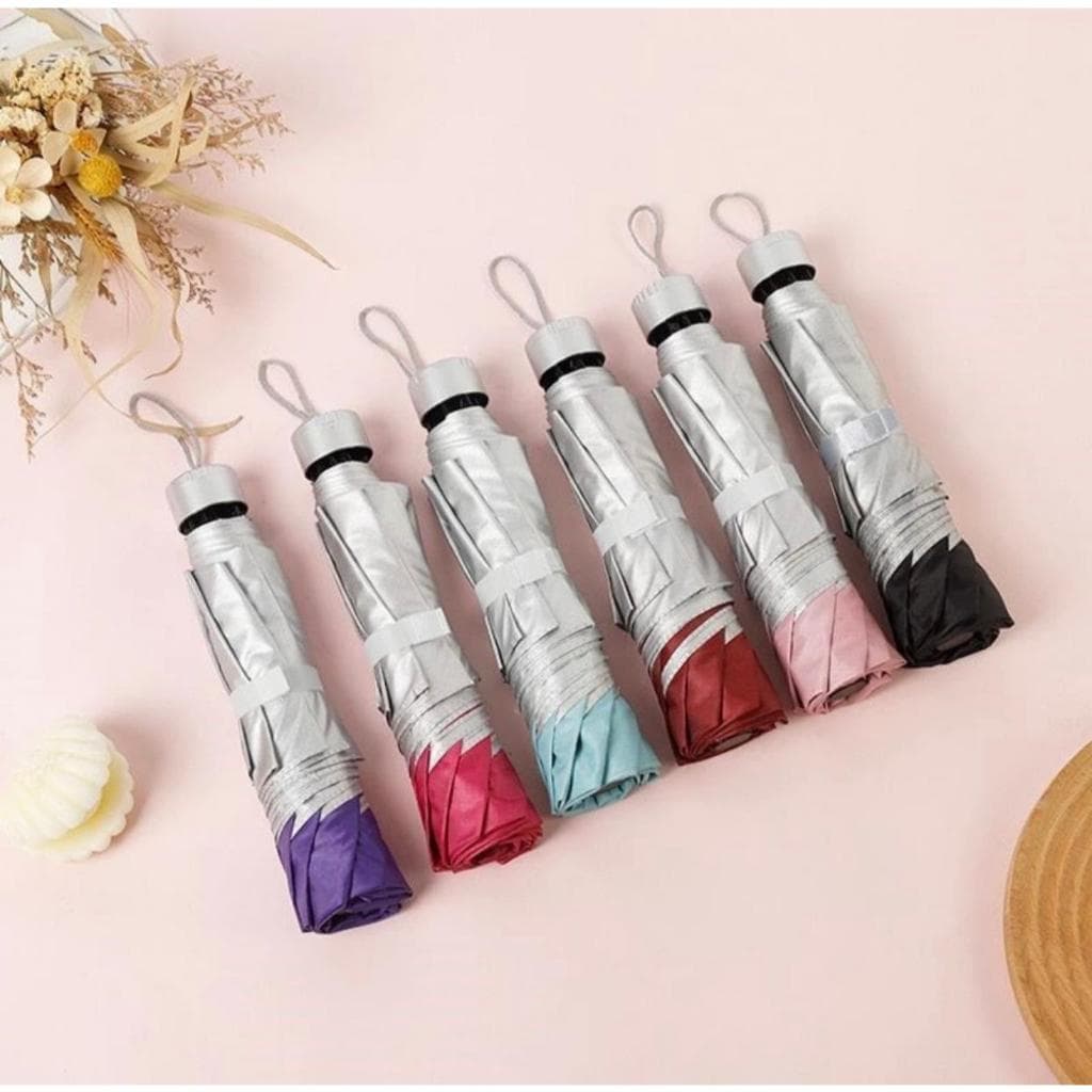 Sombrinha dupla face de 55 cm, oferecendo duas opções  de proteção versátil contra o sol e chuva