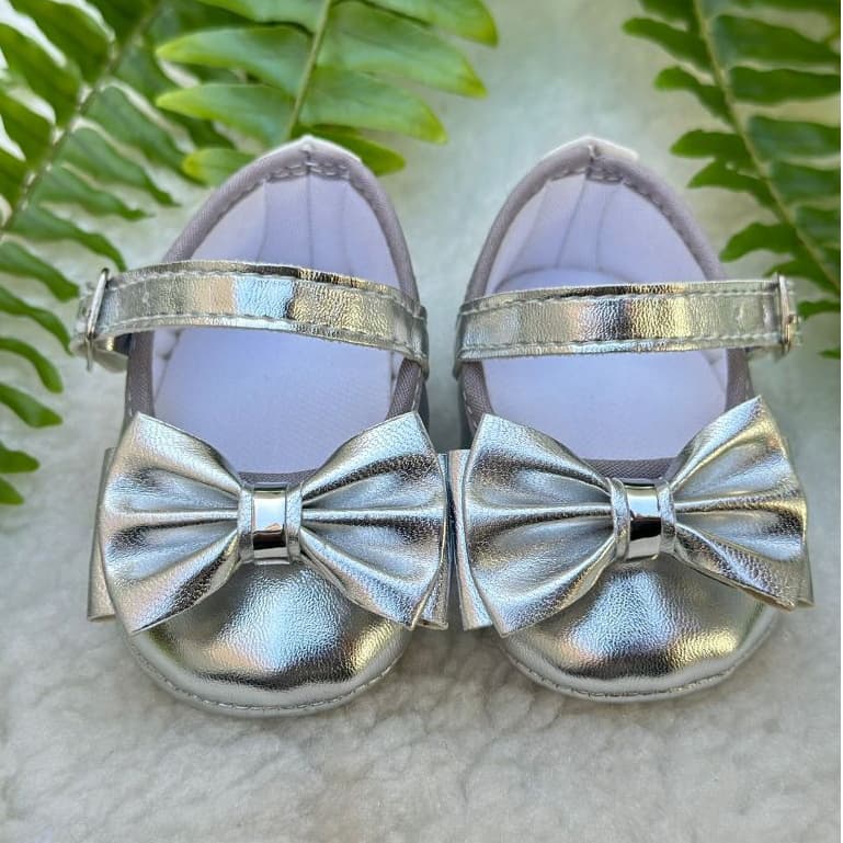 Sapatilha Bebê tipo boneca Menina na cor Prata com laço de metal direto da fabrica - Sapatinho Bebe
