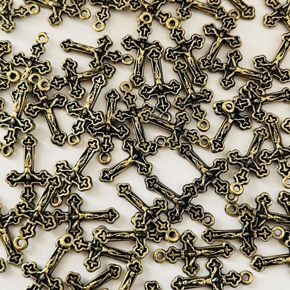 30 Pingente Cruz Duplaface 2cm em Metal Ouro Velho - Pingente Cruz para Terço de pulso artesanato e lembranças