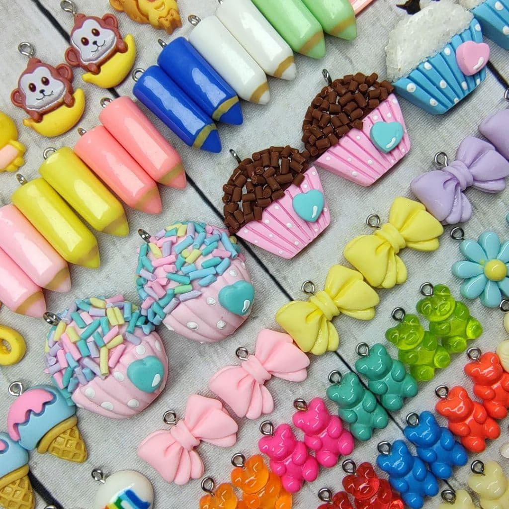 Pingentes Divertidos Fofos Cute Moderno em Resina aesthetic + Base Anzol Brincos Bijuterias Diy