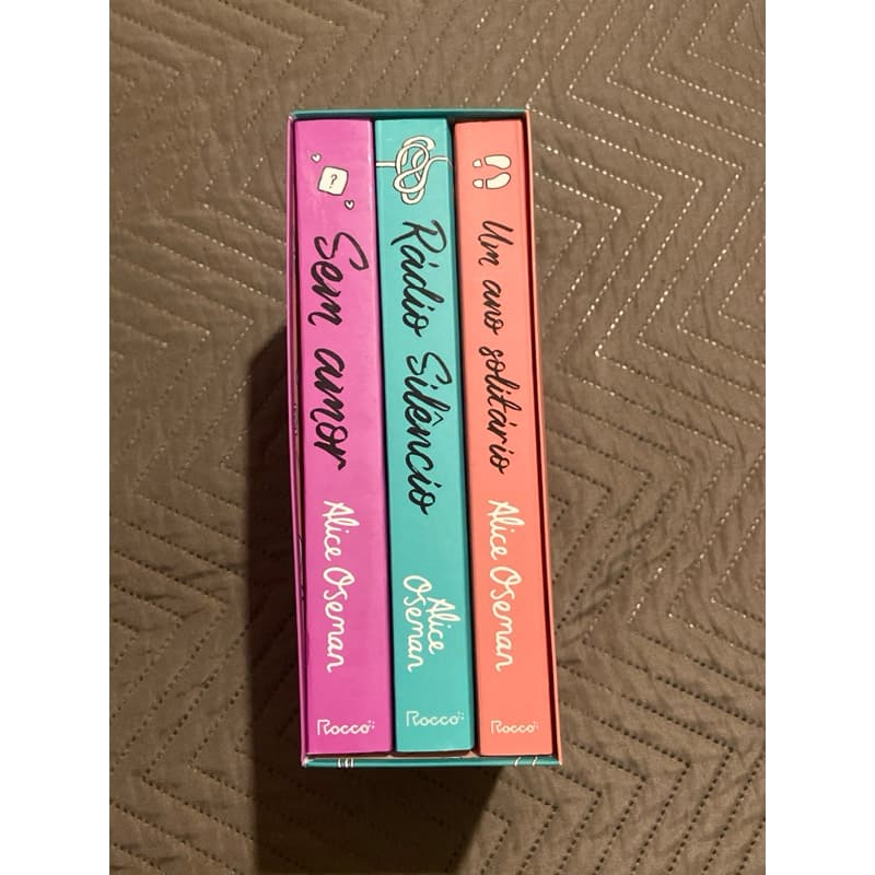 Box da coleção alice oseman - Um ano solitário, Radio silencio e Sem amor