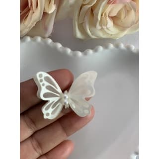 Borboletas em cetim corte duplo  vazada modelo 4