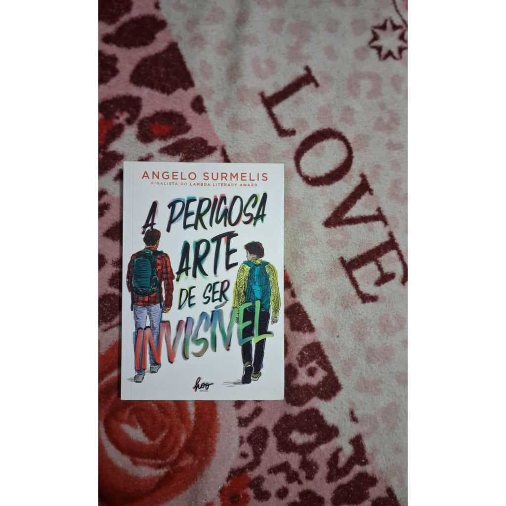 Livro ''A perigosa arte de ser invisível- Angelo Surmelis''