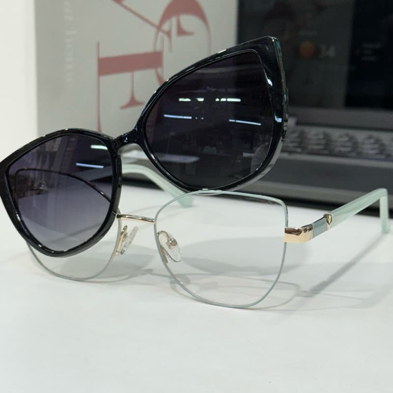 Armação de óculos Clipon 2 em 1 Feminino gatinha Modelo novo Moderno tamanho pequeno 0233