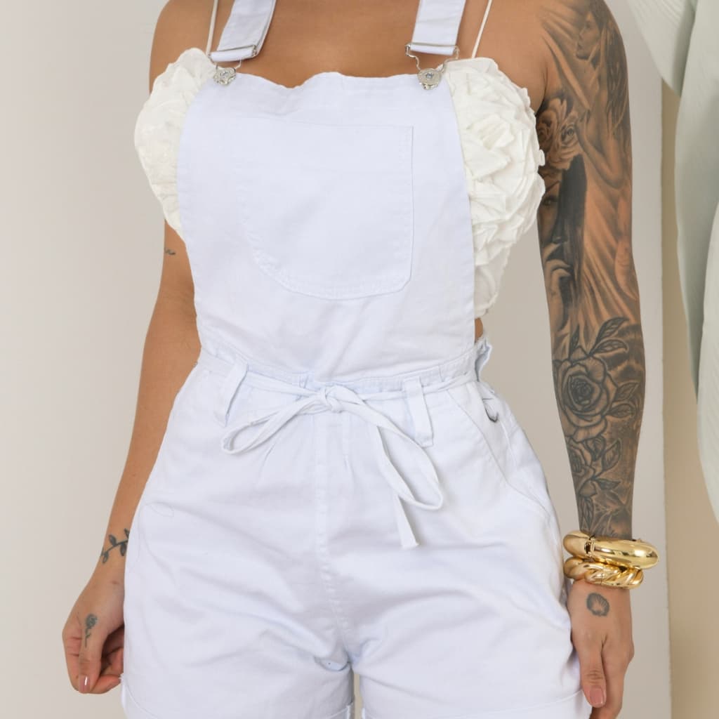 Jardineira Short Jeans Cinto Bolso