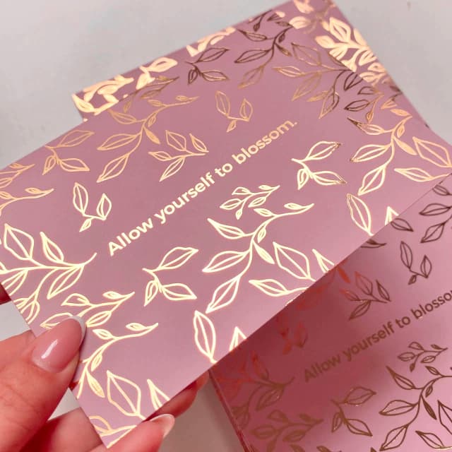 100 - 1000un Cartão de Visita - Efeito METALIZADO Apenas Frente - Impressão Colorida Frente e Verso