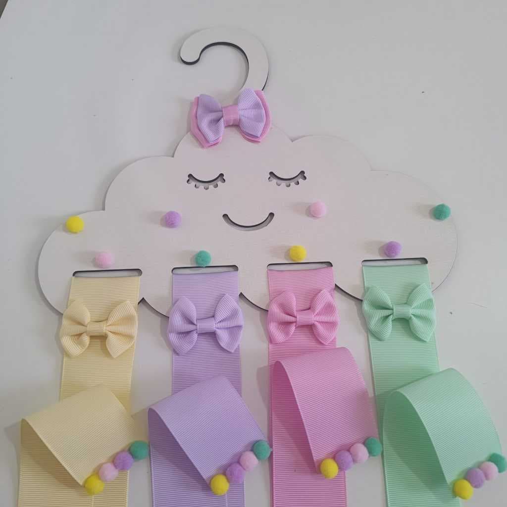 Porta laço infantil e organizador em MDF Nuvem de menina para laço bico pato.