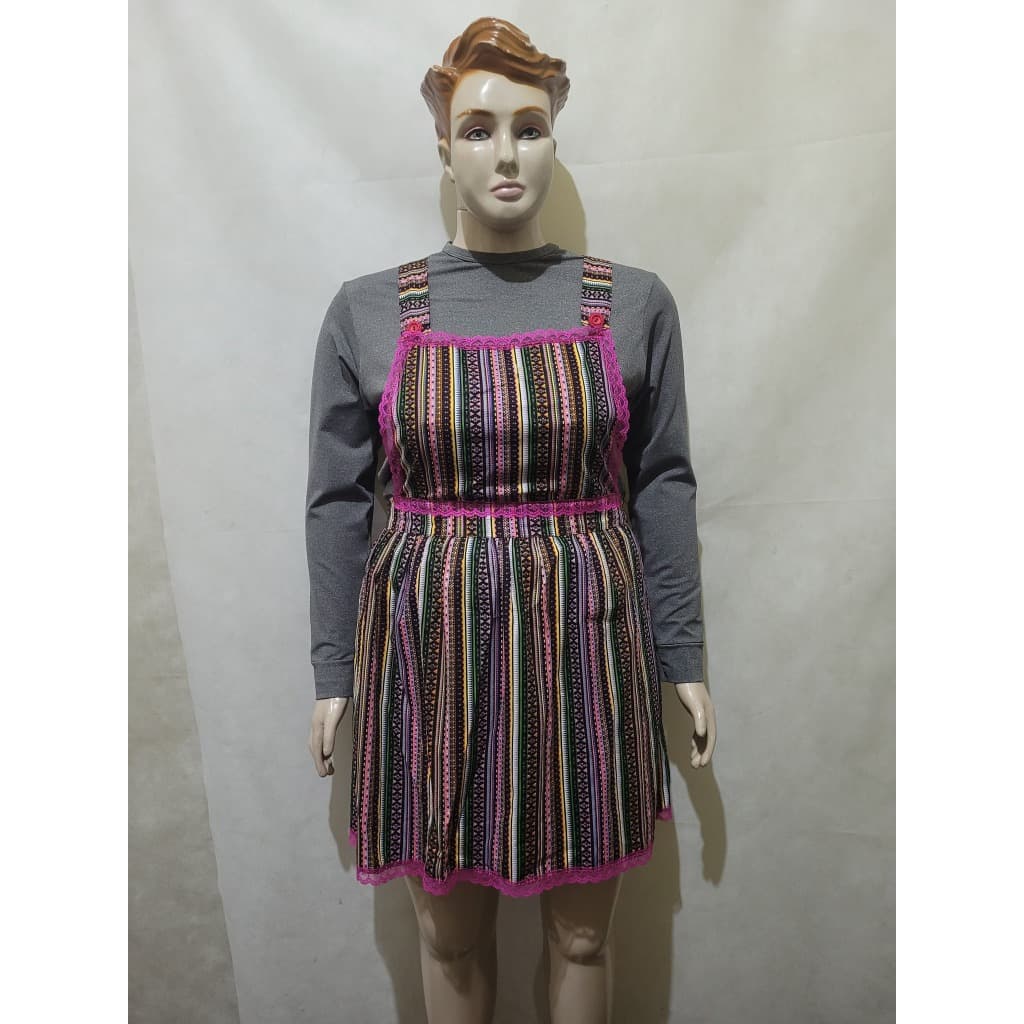 Jardineira salopete colorida estampada tam G usado bom estado