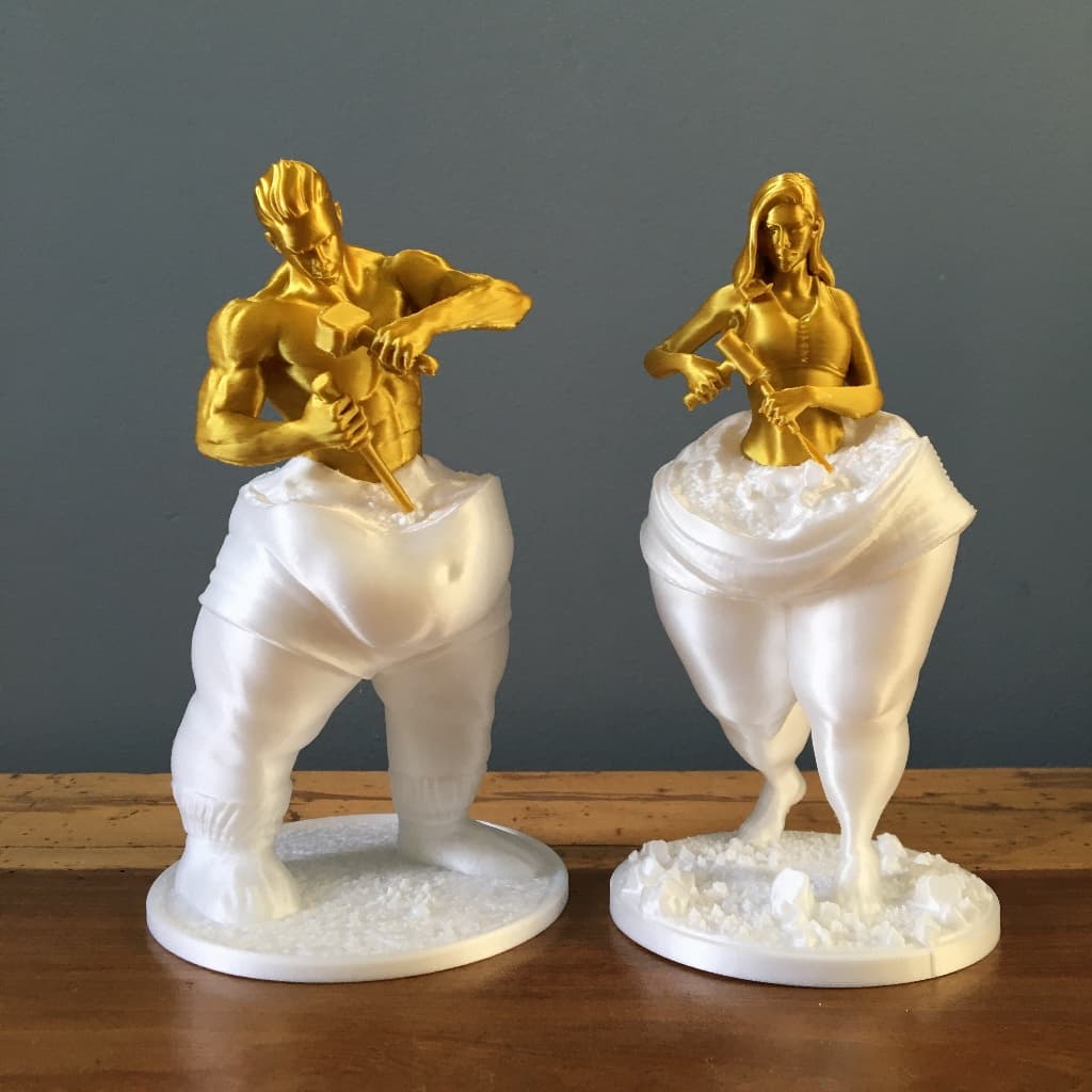 Estatueta Casal Esculpindo Seu Corpo 15cm