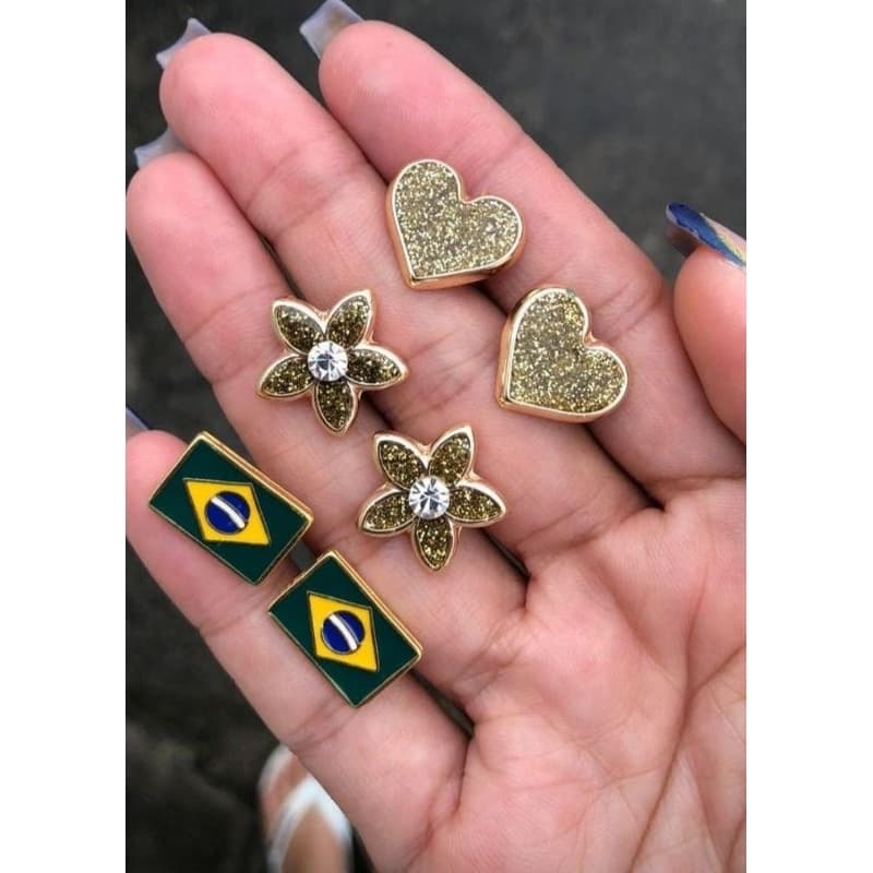 pingente pra chinelo, bandeira do Brasil , olho grego,ponto de luz, coração (unidade)