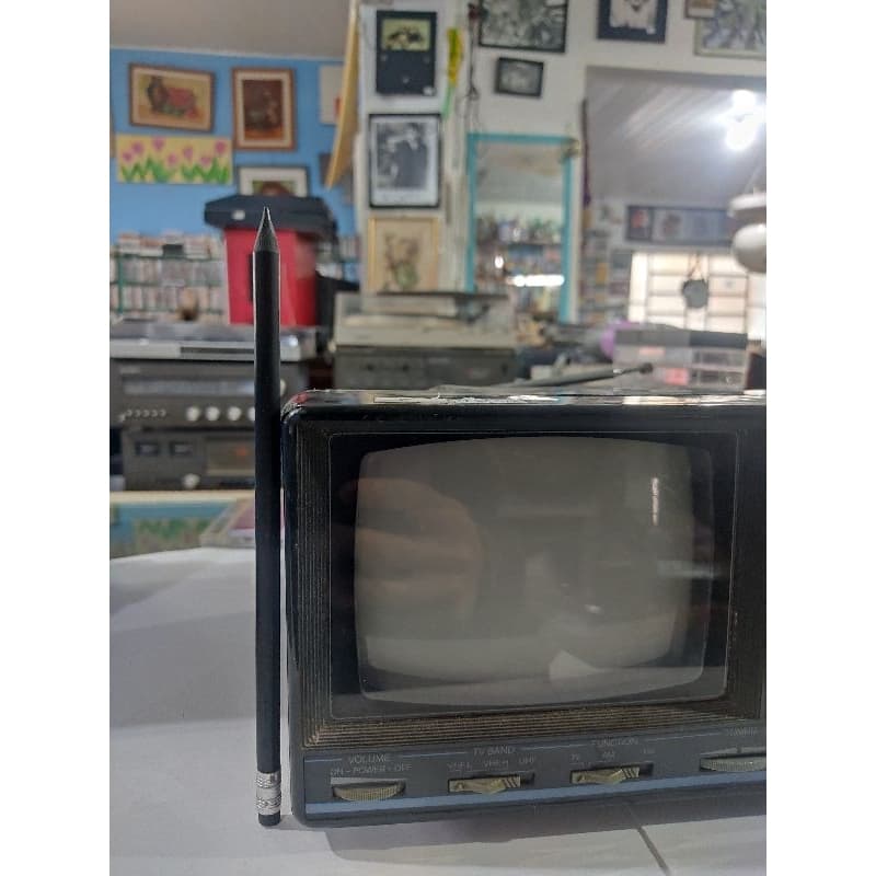 TV Portátil Retro TVP6 CCE/ Não Funciona