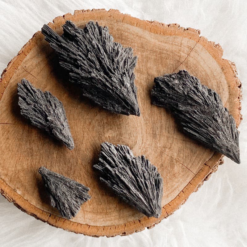 CIANITA NEGRA BRUTA - VASSOURA DE BRUXA - PEDRA DA LIMPEZA ENERGÉTICA - Cristal Pedra Bruta Natural Grande