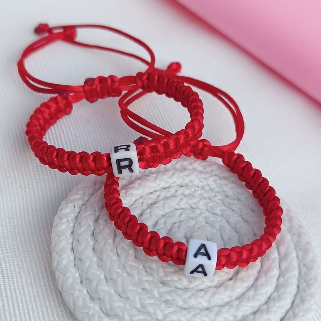 PULSEIRA VERMELHA INFANTIL LETRA INICIAL DO NOME PARA BEBE CRIANÇA