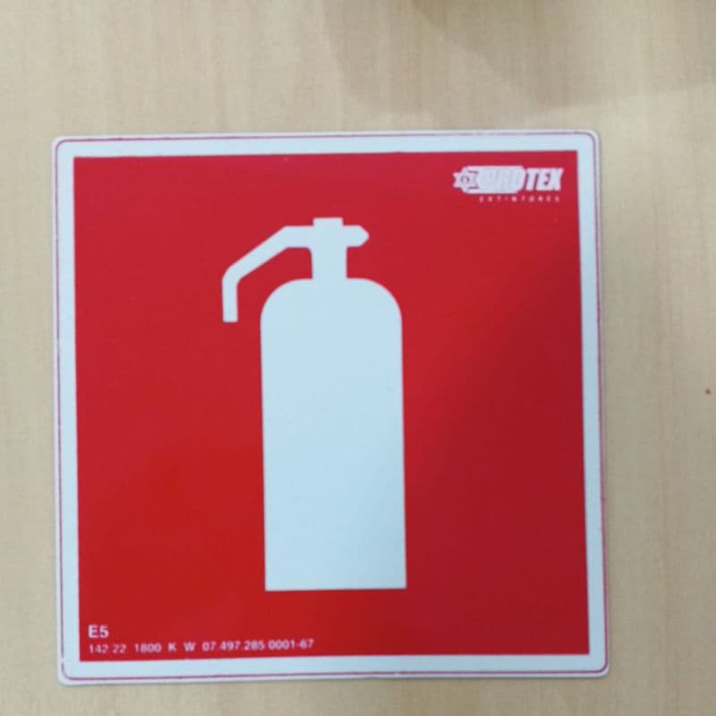 Placa de Extintor E-5 15x15cm fotoluminescente.