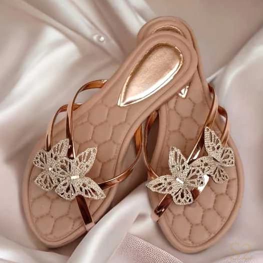 Sandália Feminina Rasteirinha Rasteira Confortável Tiras Brilho com Borboletas Ajustáveis