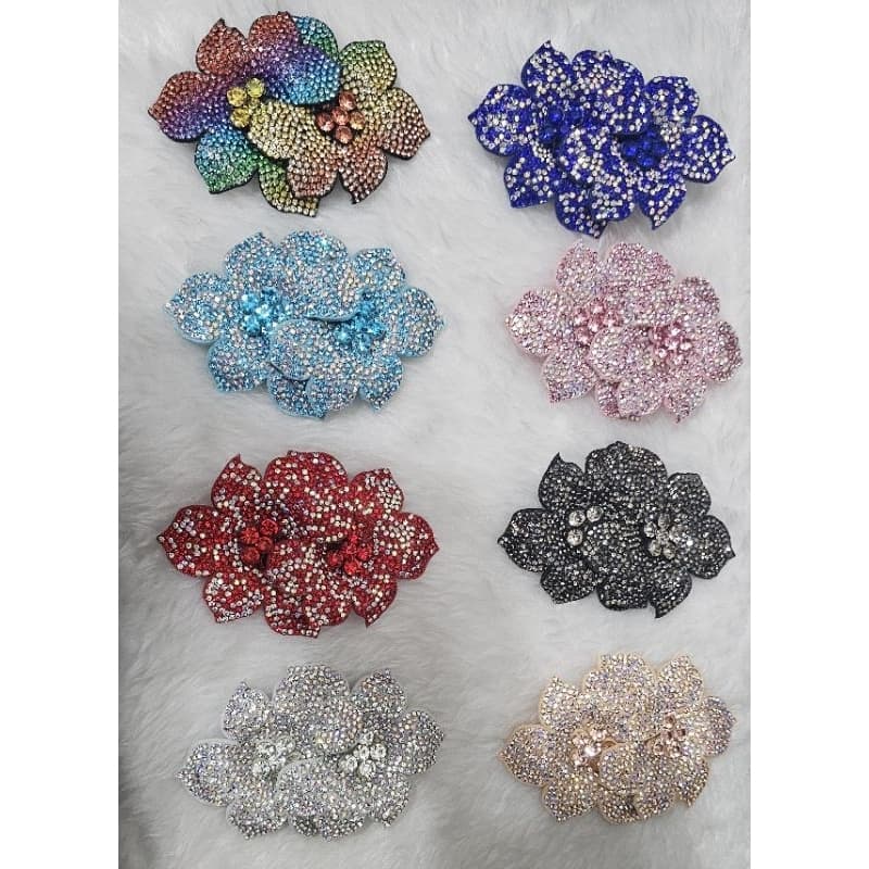 Aplique flor dupla feltro com strass vendido por (par)