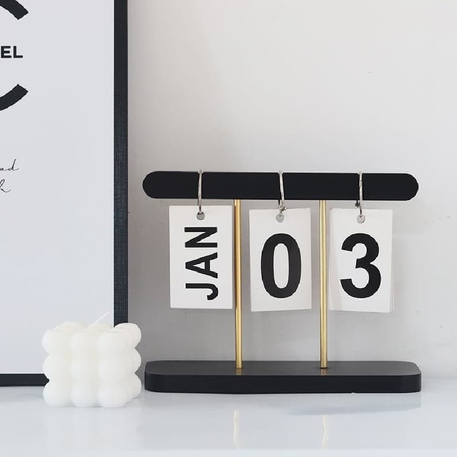 Calendário De Mesa Decorativo Preto Permanente Escritório 20.5x15.5x8.5Cm Simples E Util