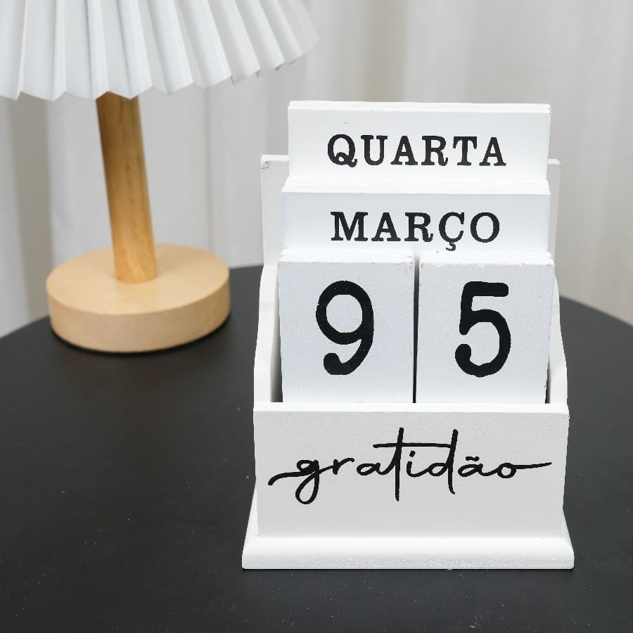 Calendário De MDF De Mesa 15x6.5x13Cm Decorativo Permanente Madeira Branco Com Frase