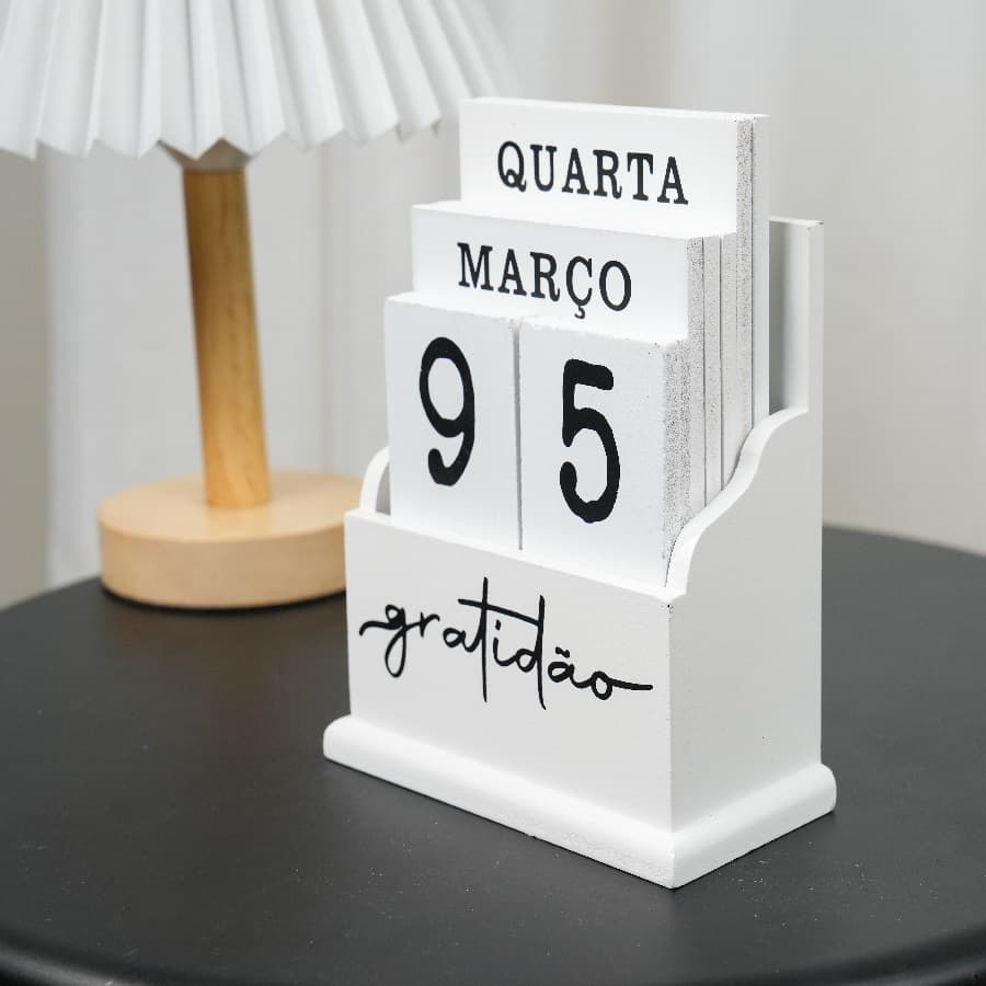 Calendário De MDF De Mesa Com Frase Decorativo Permanente Madeira Branco 15x6.5x13Cm