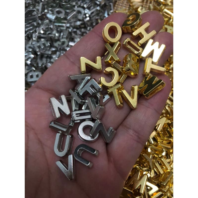 Letra Passante 12mm em acrílico SORTIDAS ALEATÓRIAS-25grs