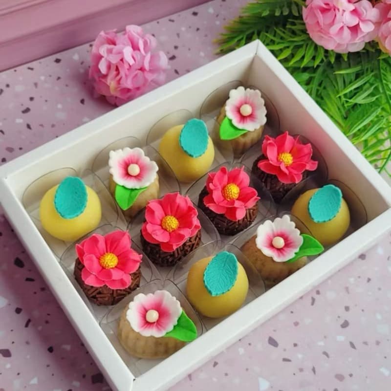 10~50  Caixas Embalagem Moldura 12 Doces Com Visor em  Acetato BRANCA 15,5x11,5x4 - Ref. 34