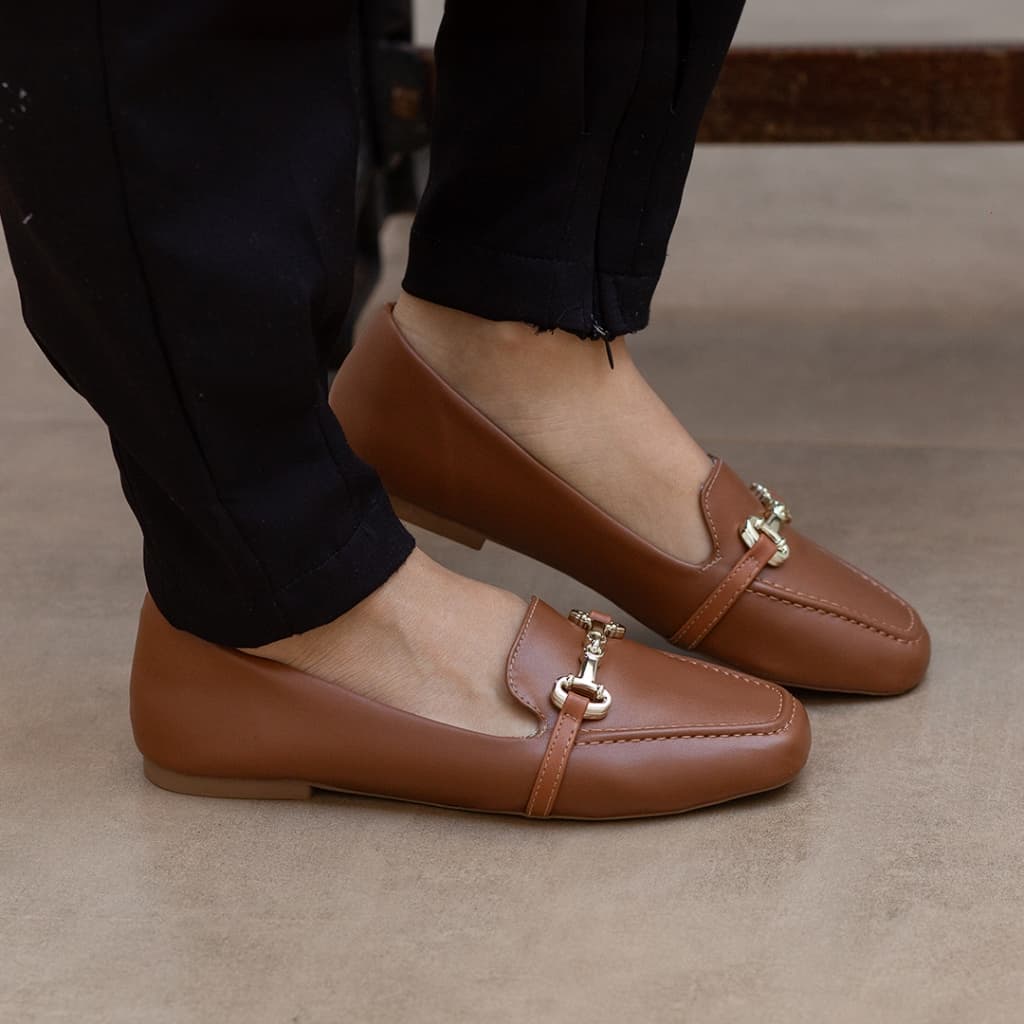 Sapato Mocassim Feminino Caramelo Bico Quadrado Sem Salto Social Maricotta Loafer Tendencia Elegante